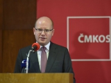 Premiér Sobotka plánuje zvýšit od ledna minimální mzdu na 11 tisíc korun