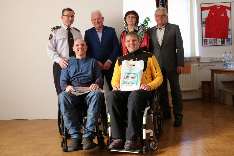 Setkání s hasiči před jejich přijetím do péče nadace